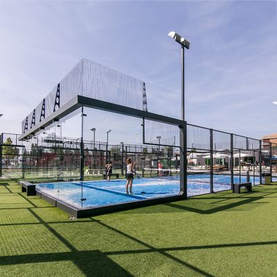 파노라마 패델 코트 유리 패델 스타디움 10*20m 흰색 검은색 LED 홍수 조명 / 철기 기둥 / 철자 망원경으로 사용자 정의