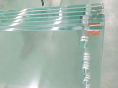 유리판에 구멍을 뚫고