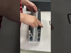 알루미늄 U 채널에 유리 설치